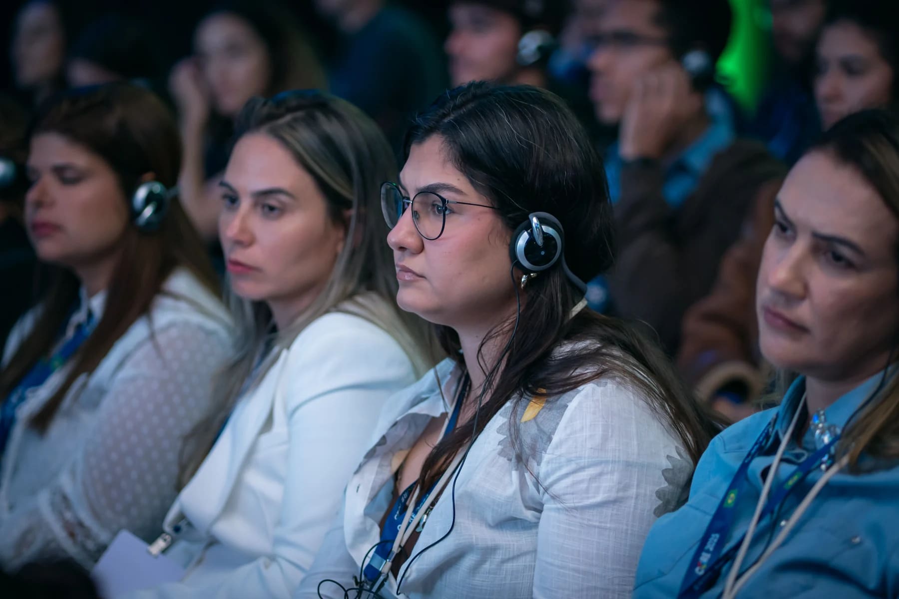Participantes acompanhando uma palestra no CORE 2025