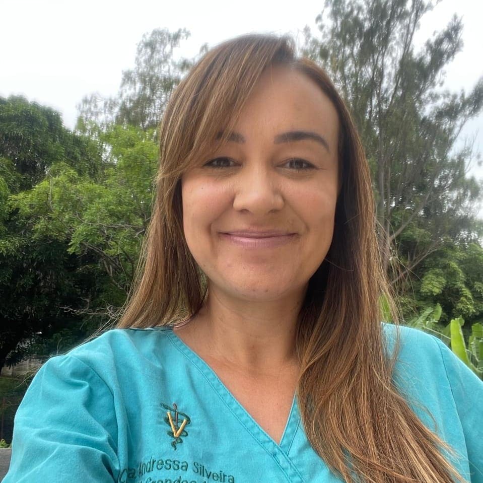 Dra. Andressa Silveira